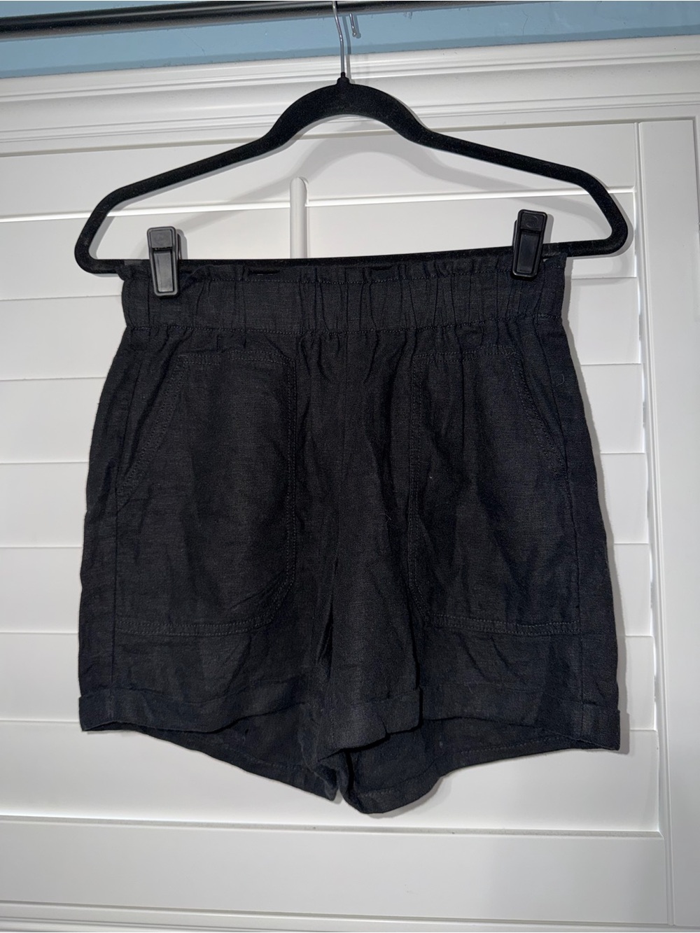 Women’s Black Elastic-Waist Casual Shorts